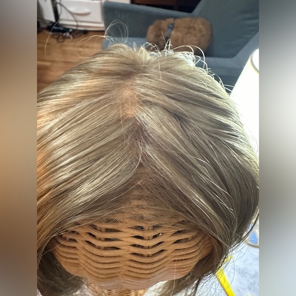 Estetica Sutton Synthetic Lacefront Wig R14/26 Dark Blonde with Golden Highlight - Picture 6 of 14